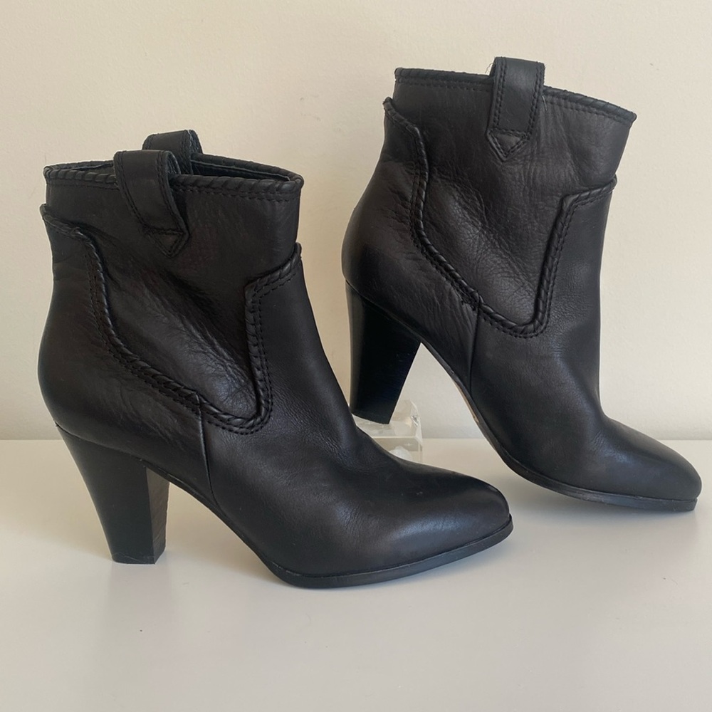 Karl Lagerfeld Province Black Leather Ankle Boots Heeled Pull On Booties Size 8
